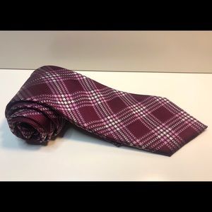 Tom Ford 100% silk magenta tie